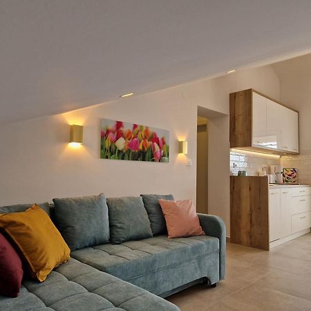 Haus Mit Meerblick Lopar Exterior photo
